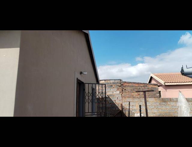 2 BEDROOM PROPERTY TO RENT IN PALM RIDGE